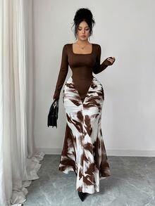 SHEIN Elenzya 新款女款方領長袖百褶下擺印花撞色設計針織面料派對晚宴修身收腰顯臀長洋裝 - 棕色 - 查看 6