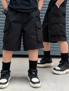 SHEIN 青少年男童休闲日常舒适贴袋宽松纯色梭织短裤，适合春夏穿着，日常穿着、运动、郊游、上学、聚会、节日、拍照等场合。 - 黑色 - 查看 3