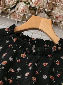 SHEIN Women's Sweet Elegant Ruffle Collar Short Cap Sleeve Ditsy Floral Loose Blouse, Suitable For Vacation And Daily - Black - View 7