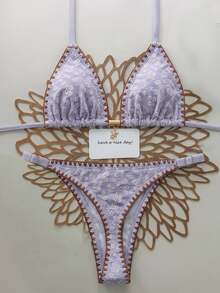 SHEIN Swim Swim Mod 新款女款優雅奢華波希米亞度假風兩件式比基尼套裝，清新淺藍色紋理手工刺繡三角比基尼，白色雛菊刺繡、棕色對比縫線飾邊與海星金屬吊墜，可調節性感三角比基尼褲底附滑塊細節，彈性泳裝面料，適合夏季海灘度假、泳池派對、音樂節、母親節/婚禮假期、春假 - 紫色 - 查看 5