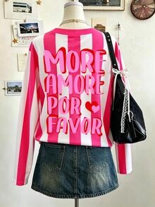 DrmWander 女款圓領長袖T恤，桃紅色與白色垂直條紋搭配 MORE AMORE POR FAVOR 文字與愛心圖案，落肩寬鬆休閒上衣 - 彩色 - 查看 9