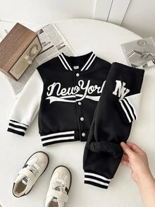 SHEIN 幼兒男嬰冬季搖粒絨套裝，舒適休閒拼色鈕扣前開襟運動衫夾克與長褲，嬰兒 0-3 歲運動街頭風套裝 - 黑與白 - 查看 11