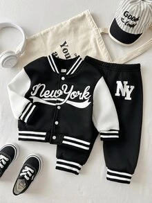 SHEIN 幼兒男嬰冬季搖粒絨套裝，舒適休閒拼色鈕扣前開襟運動衫夾克與長褲，嬰兒 0-3 歲運動街頭風套裝 - 黑與白 - 查看 10