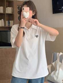DAZY 蝴蝶結刺繡寬鬆短袖POLO領休閒度假夏季女款T恤校園風 - 白色 - 查看 5