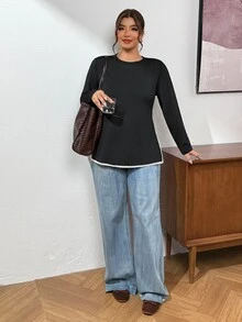 Lounesse 大尺碼女款圓領針織條紋T恤，側開衩設計，舒適休閒大尺碼T恤 - 黑與白 - 查看 2