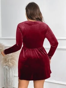 SHEIN Clasi 大码女式优雅浪漫天鹅绒仿珍珠装饰鱼尾连衣裙 - 紅色 - 查看 4