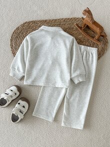 SHEIN 2件組 0-3歲男嬰灰色春秋休閒運動套裝，柔軟親膚純色半拉鍊 Polo 領運動上衣與運動長褲 - 灰色 - 查看 3