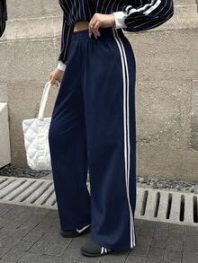 SHEIN EZwear 大码女式休闲藏蓝色侧条纹裤，简约时尚，适合日常休闲穿着、毕业季、返校季、毕业典礼、女教师着装等场合。宽松运动裤，阔腿运动裤，条纹运动裤，藏蓝色运动裤。 - 藏蓝色 - 查看 7