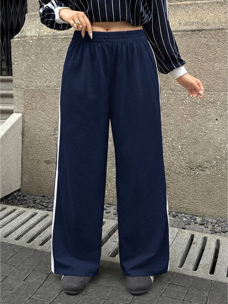 SHEIN EZwear 大码女式休闲藏蓝色侧条纹裤，简约时尚，适合日常休闲穿着、毕业季、返校季、毕业典礼、女教师着装等场合。宽松运动裤，阔腿运动裤，条纹运动裤，藏蓝色运动裤。 - 藏蓝色 - 查看 8