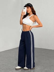 SHEIN EZwear 大码女式休闲藏蓝色侧条纹裤，简约时尚，适合日常休闲穿着、毕业季、返校季、毕业典礼、女教师着装等场合。宽松运动裤，阔腿运动裤，条纹运动裤，藏蓝色运动裤。 - 藏蓝色 - 查看 3