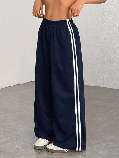 SHEIN EZwear 大码女式休闲藏蓝色侧条纹裤，简约时尚，适合日常休闲穿着、毕业季、返校季、毕业典礼、女教师着装等场合。宽松运动裤，阔腿运动裤，条纹运动裤，藏蓝色运动裤。