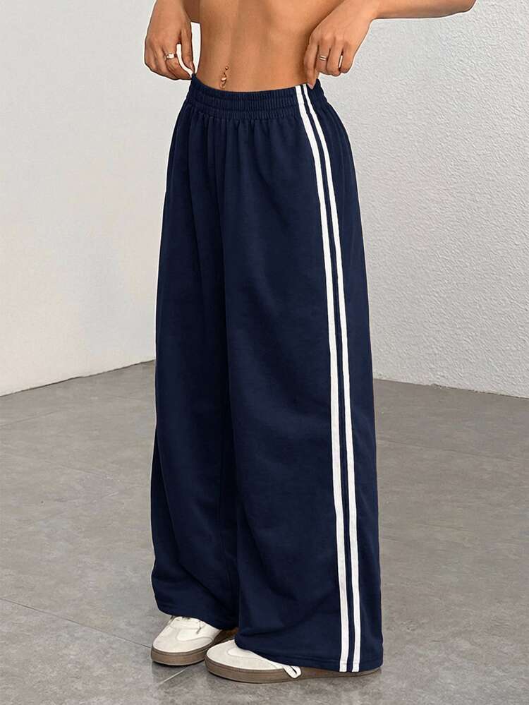 SHEIN EZwear 大码女式休闲藏蓝色侧条纹裤，简约时尚，适合日常休闲穿着、毕业季、返校季、毕业典礼、女教师着装等场合。宽松运动裤，阔腿运动裤，条纹运动裤，藏蓝色运动裤。 - 藏蓝色 - 查看 1