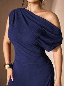 Cravure Gaun Maxi Off-Shoulder Elegan dengan Motif Cetak Aneka Warna Cerah untuk Wanita Ukuran Plus - Navy Blue - View 8