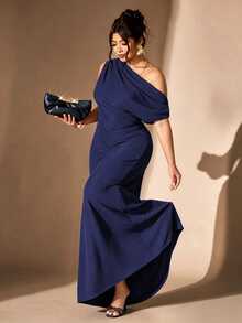 Cravure Gaun Maxi Off-Shoulder Elegan dengan Motif Cetak Aneka Warna Cerah untuk Wanita Ukuran Plus - Navy Blue - View 6