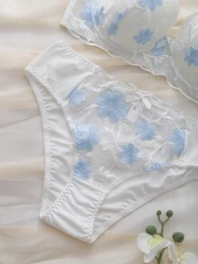 DelicateAllure 2件組白色與藍色拼接不對稱刺繡 重工刺繡奢華浪漫清新夏季盛夏花卉鋼圈模杯支撐性感可愛大尺碼內衣套裝 - 白色 - 查看 9