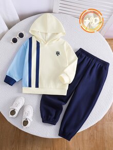 SHEIN 兒童小男孩彩色條紋連帽長袖套頭衛衣與彈性腰長秋季長褲2件套 - 彩色 - 查看 7