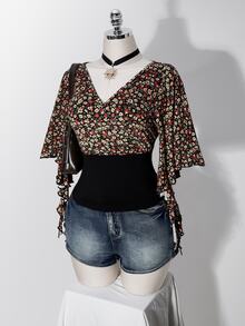 SHEIN ICON 女款大尺碼復古波希米亞風性感千禧Y2K度假風紅色碎花拼色黑色荷葉邊短袖V領T恤 - 黑色 - 查看 6