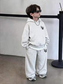 SHEIN Little Byeori 2件組兒童青少年男孩休閒極簡運動韓風字母圖案灰色連帽套頭長袖衛衣與長褲套裝，適合通勤、上學、日常休閒、度假、旅行、運動，秋冬款 - 灰色 - 查看 5