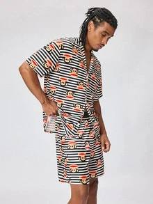 Paul Frank X SHEIN طقم ملابس منزلية للرجال قميص مخطط بأكمام قصيرة وأزرار مفردة وشورت - أبيض وأسود - مشاهدة 1