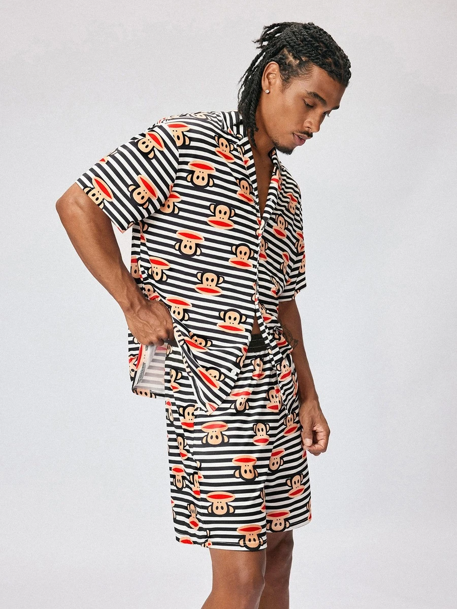 Paul Frank X SHEIN طقم ملابس منزلية للرجال قميص مخطط بأكمام قصيرة وأزرار مفردة وشورت - أبيض وأسود - مشاهدة 1