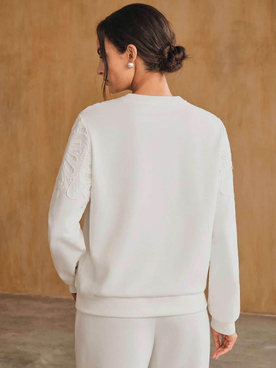 White Crew Neck Patchwork Mesh Lace Embroidered Sweatshirt For Women, Loose Fit Long Sleeve Luxury Casual Daily Commute Vacation Travel Pullover
