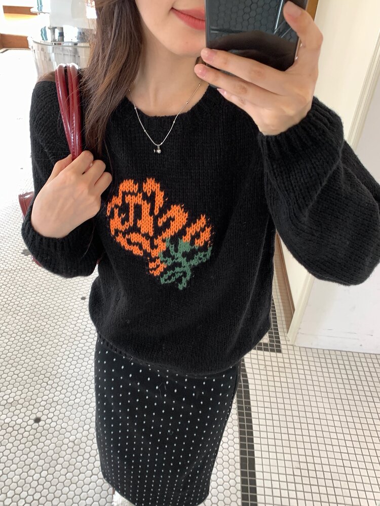 DAZY 黑色圓領橘色玫瑰花卉提花圖案寬鬆長袖休閒時尚針織毛衣 秋季 - 黑色 - 查看 4