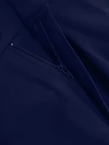GlowEve CURVE 大码两件套西装，优雅的3D立体花卉长袖西装外套，纽扣闭合，搭配修身喇叭裤，时尚精致，适合约会穿着。 - 藏蓝色 - 查看 7