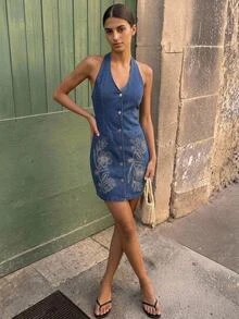Travachic 女款優雅法式復古休閒花卉刺繡掛脖牛仔洋裝，性感露背白色與藍色花卉鈕扣開襟迷你洋裝，秋季度假 - 藍色 - 查看 2