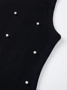 GlowEve CURVE Gaun Pendek Tanpa Lengan Pas Badan Ukuran Besar dengan Leher Bulat, Hiasan Mutiara Penuh, Warna Kontras, dan Potongan Mermaid di Bagian Bawah - Hitam dan Putih - View 6