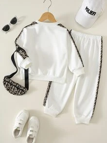 SHEIN 買2送1，幼童男孩，幼童男孩3件組秋冬時尚拼色運動衫套裝與斜挎包多件套裝，幼兒服飾，秋冬服飾，街頭風，柔軟 - 白色 - 查看 2