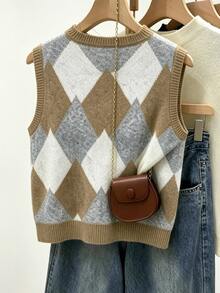 SHEIN Women's Vintage British Style Argyle Knit Vest, Round Neck Sleeveless Ribbed Hem Loose Slimming Short Vest, Commute Layering Essential, Versatile Knit Tank Top - Multicolor - View 2