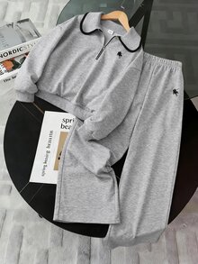 SHEIN 女童淺灰色休閒運動風 80年代 Polo 領半拉鍊運動衫與慢跑褲套裝 小馬印花學院風運動套裝 適合學校秋季學生穿著 - 灰色 - 查看 3