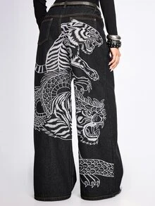 ROMWE Grunge Punk Jeans de mezclilla de pierna ancha y cintura baja, estilo streetwear grunge, nuevo estilo chino, con bordado de tigre y dragón, estampado de leopardo en blanco y negro para conciertos - Negro - Ver 1