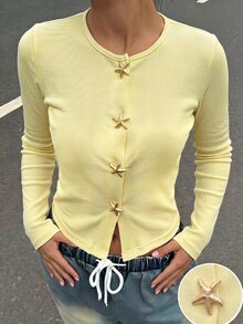 SHEIN 青少年女孩休閒優雅奶油多巴胺黃色羅紋針織金屬星飾長袖修身T恤，Y2K青春時尚穿搭 - 黃色 - 查看 1