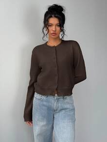 SHEIN BASICS 女款休閒基本款純色圓領長袖寬鬆短版針織開襟外套 秋季日常上學商務辦公深棕色 - 咖啡棕 - 查看 4