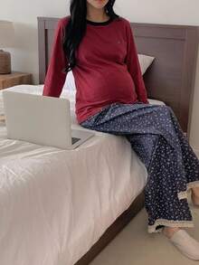 DAZY Bộ 2 món bầu nữ mặc nhà thường ngày mùa xuân thu, áo thun tay dài dáng rộng phối màu tương phản họa tiết patchwork và quần hoa nhí - Đỏ - Xem 6