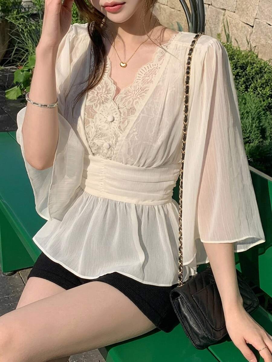 DAZY 女款純色對比蕾絲喇叭袖荷葉邊下擺時尚襯衫 - 白色 - 查看 1