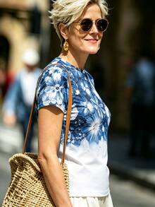 SHEIN Blue And White Gradient Floral Print Round Neck Short Sleeve T-Shirt, Summer Slim Fit Flattering Versatile Top Formal Going Out Casual Granny - Blue - View 5