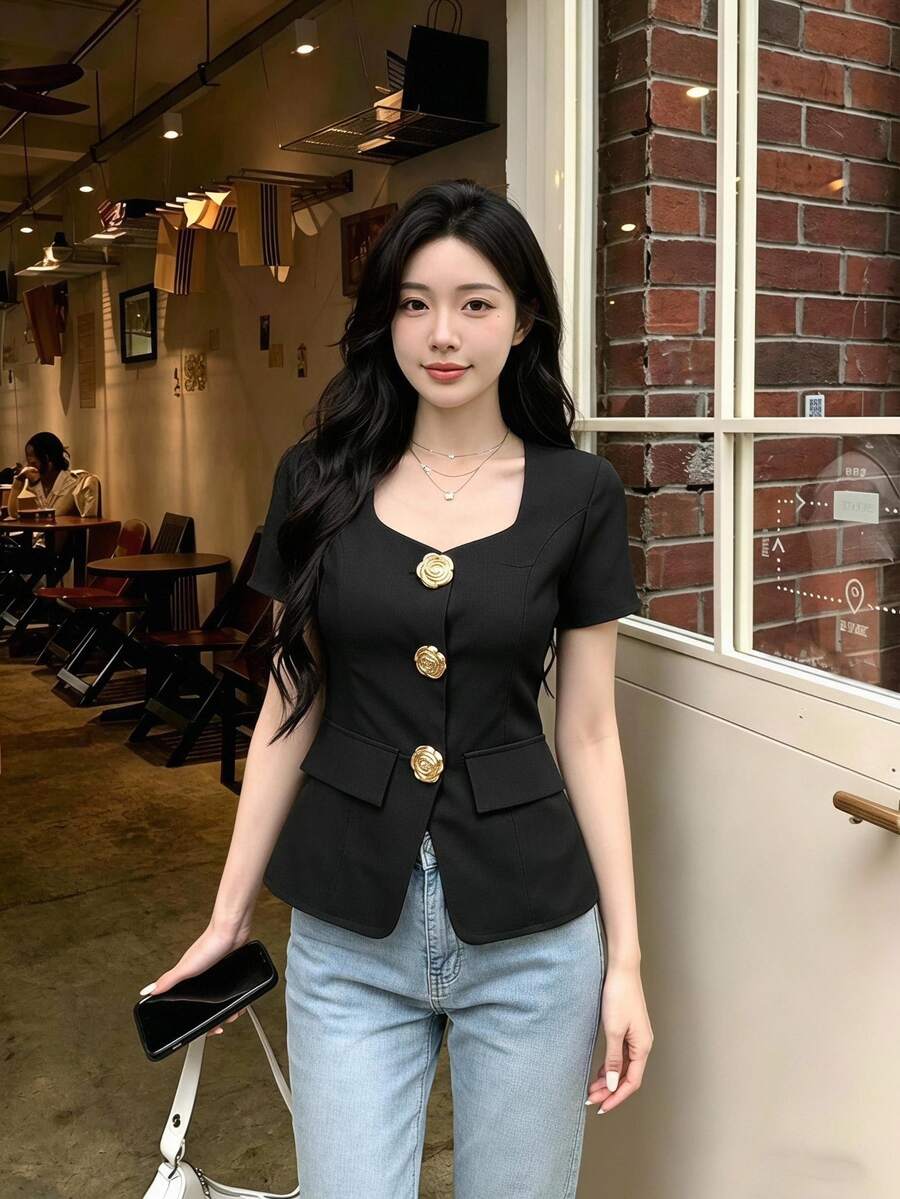 Serisse 女款甜心領金屬花單排扣短袖優雅襯衫,黑金色上衣,適合夏季辦公與晚餐場合 - 黑色 - 查看 1