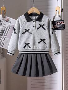 2件組女童秋冬衛衣與短裙套裝，柔軟細緻灰色上衣搭配吸睛黑色蝴蝶結裝飾，對比色POLO領，簡約經典設計，寬鬆版型，垂墜百褶短裙，甜美學院風，適合日常穿著、外出與上學，黑灰配色高階插肩袖上衣，兒童秋季套裝 - 灰色 - 查看 3