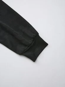 SHEIN Cheerettes بلوزة رياضية قصيرة بغطاء رأس بتصميم رقعات مجوفة - الأسود - مشاهدة 7