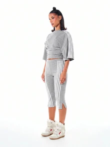 SUMWON WOMEN Crop Top Oversized dengan Detail Garis Putih dan Cetakan Tulisan, Kerah Bulat, Lengan Panjang Siku, Hem Bergaris, Atasan Kasual untuk Sehari-hari - Grey - View 4