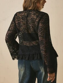 Freevana 女款波希米亞復古風黑色透視蕾絲長袖襯衫，優雅扇形圓領荷葉邊下擺透視上衣 - 黑色 - 查看 7
