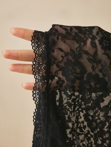 Freevana 女款波希米亞復古風黑色透視蕾絲長袖襯衫，優雅扇形圓領荷葉邊下擺透視上衣 - 黑色 - 查看 14