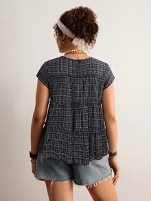 Freevana 大尺碼女款格紋圓領短袖荷葉邊裝飾可愛上衣 - 黑色 - 查看 3