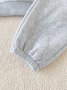 SHEIN 2件組 男童春秋休閒抓絨內裡套頭衛衣與運動長褲套裝，簡約半拉鍊立領衛衣與運動長褲套裝，4-7歲 - 灰色 - 查看 5