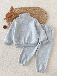 SHEIN 2件組 男童春秋休閒抓絨內裡套頭衛衣與運動長褲套裝，簡約半拉鍊立領衛衣與運動長褲套裝，4-7歲 - 灰色 - 查看 2