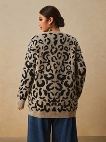 Travachic 大尺碼秋冬休閒豹紋開襟羊毛衫 - 杏色 - 查看 2