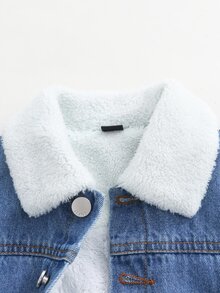 SHEIN جاكيت جينز للأولاد، أزرق متوسط مغسول، مبطن حراري، تصميم ملصق أبيض، مصنوع من قماش جينز خفيف الوزن وناعم، مريح، صديق للبشرة، خريف - متعدد الألوان - مشاهدة 4