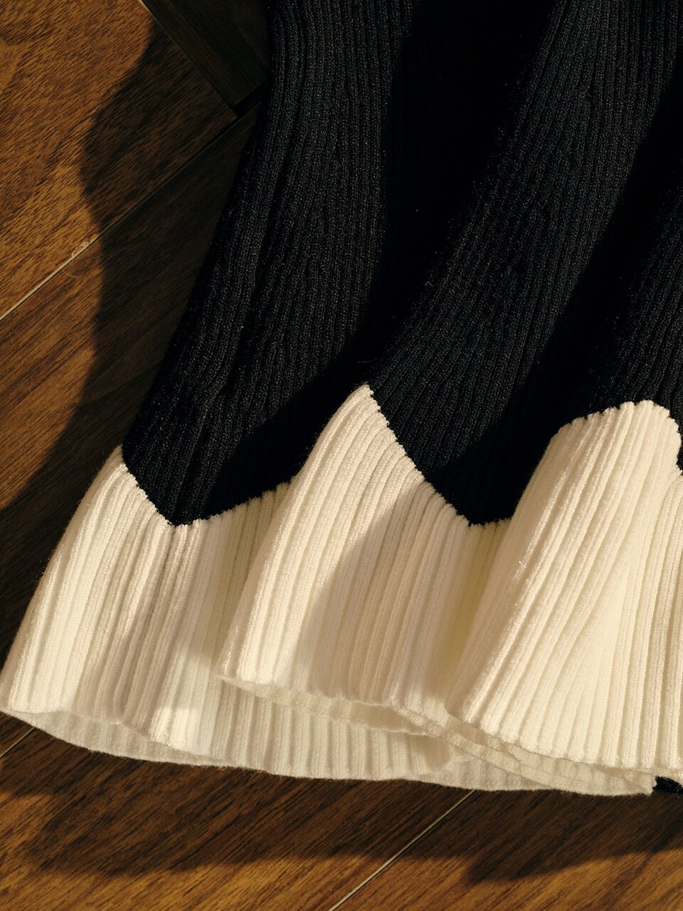 MOTF WOMEN'S COLORBLOCK RUFFLE SLEEVE FITTED SINGLE-BREASTED CARDIGAN